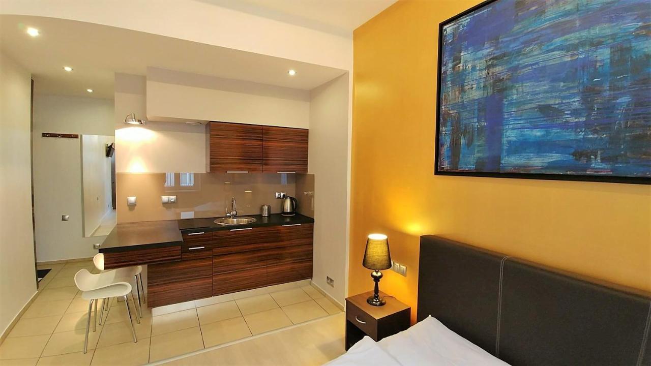 Mirror Gold & Grey Studios คราคูฟ ภายนอก รูปภาพ
