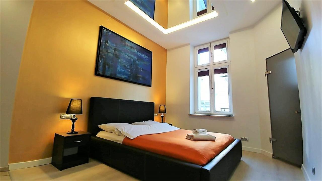Mirror Gold & Grey Studios คราคูฟ ภายนอก รูปภาพ